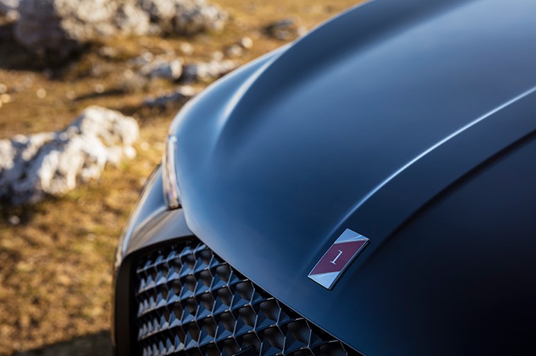 フランス発の小型高級suv Ds3 クロスバックの超個性的スタイルは日本で成功するか Carview 自動車情報サイト 新車 中古車 Carview