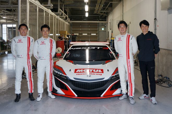 鈴鹿10時間参戦のHonda Team MOTULが鈴鹿で走行。雨中で周回重ねる