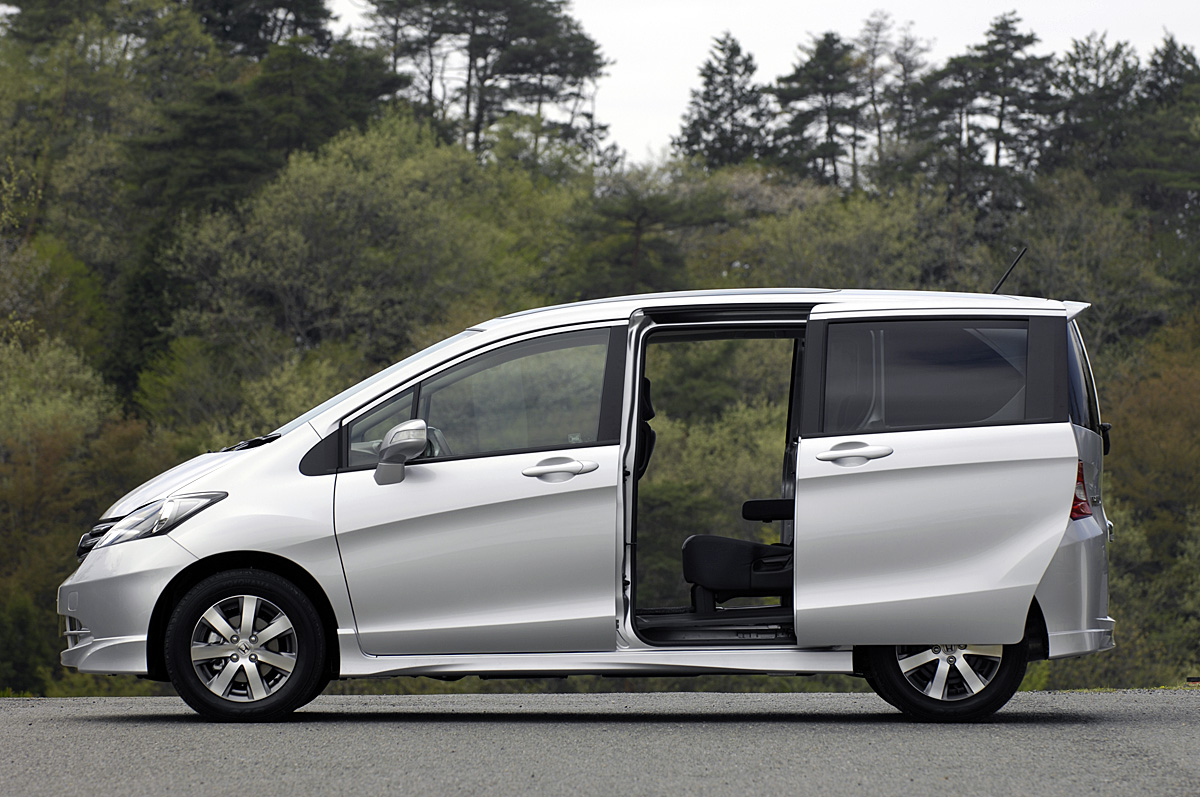 高齢者の乗降に優しくリーズナブルな中古車3選 Auto Messe Web の写真 10ページ目 自動車情報サイト 新車 中古車 Carview