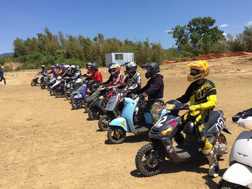 奇祭中の奇祭。スクーターだらけのモトクロス「Scooter Cross」