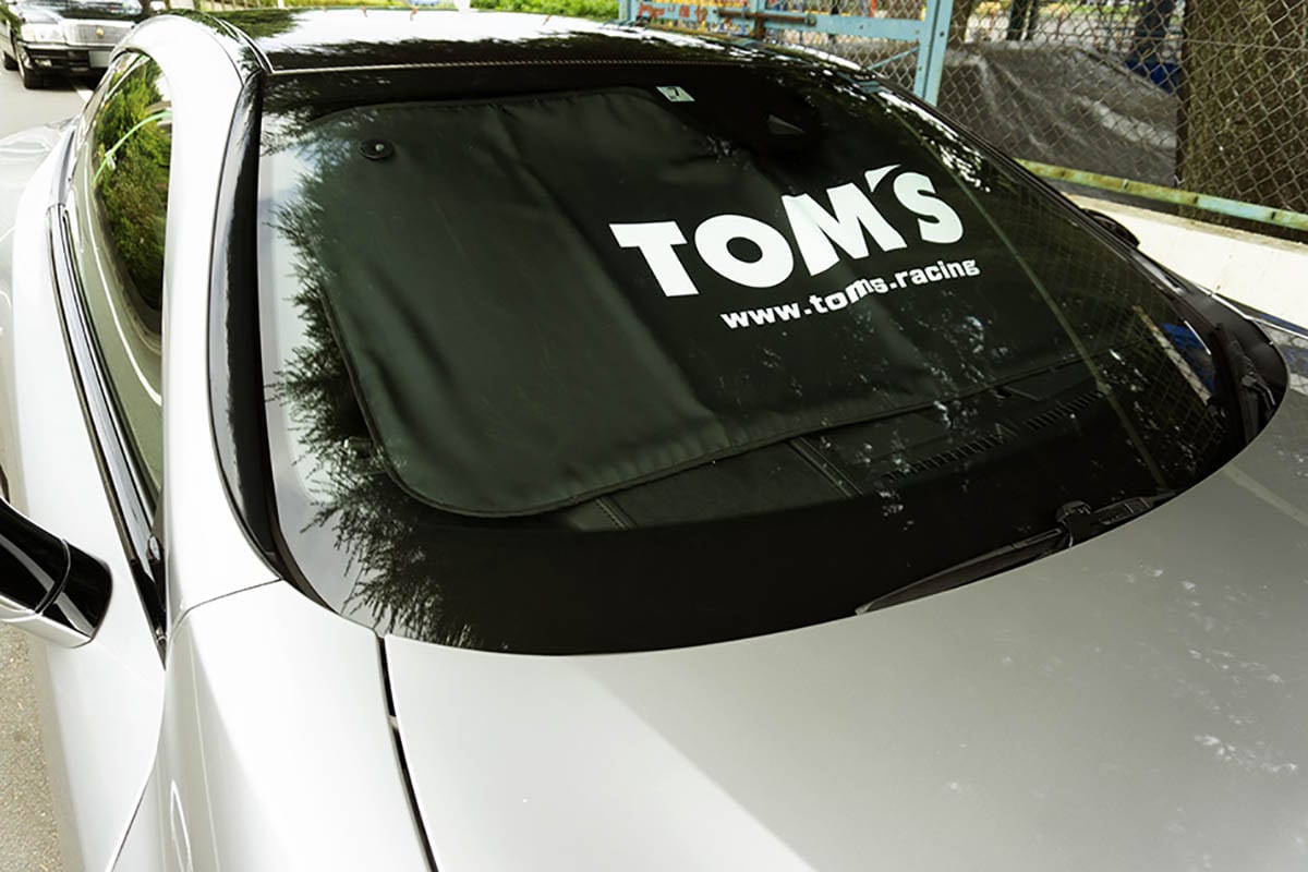 インパクト抜群のtom Sロゴで駐車中もカスタムアピール 紫外線から