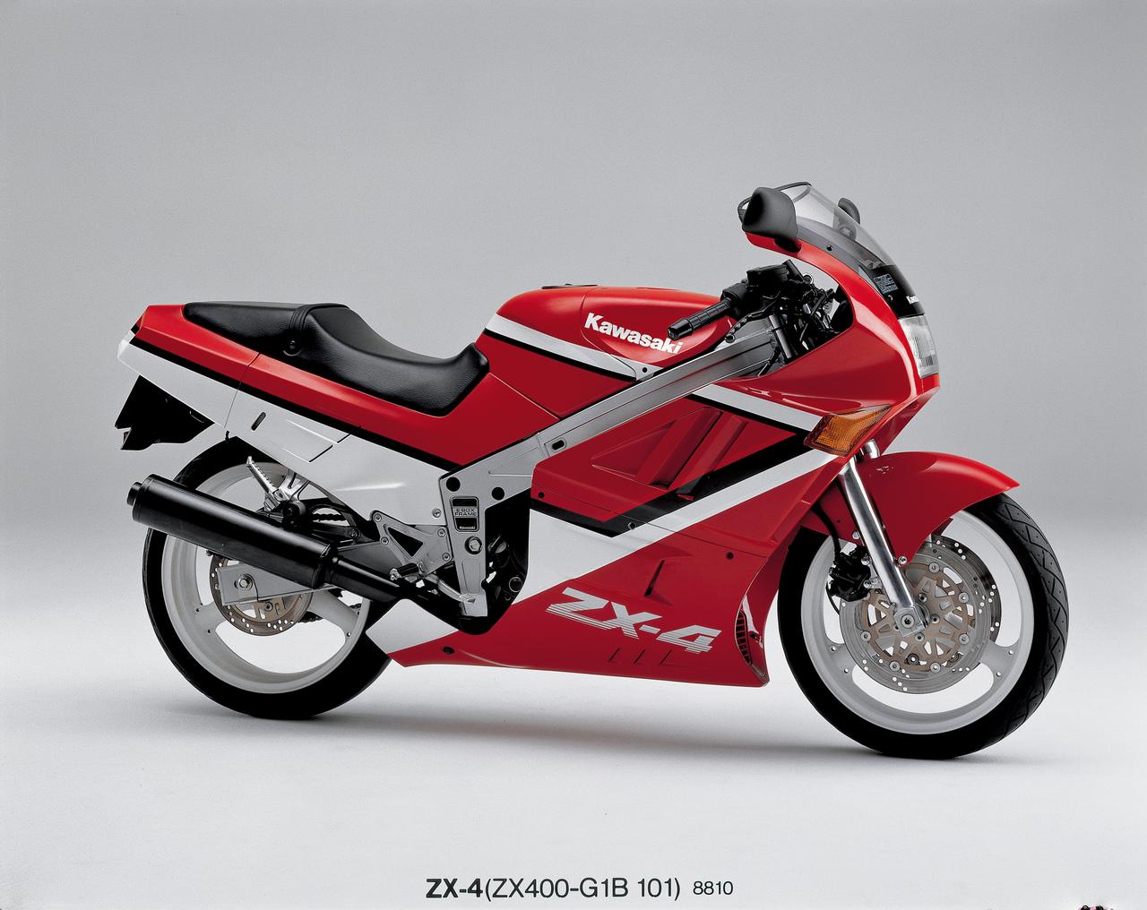 プレイバック80 S Kawasaki Zx 4 レース参戦を想定した軽量コンパクトなカワサキ4スト ヨンヒャク 19年 Webオートバイ 自動車情報サイト 新車 中古車 Carview