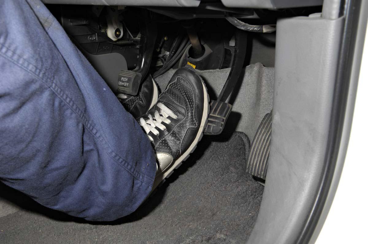 オートマ車のバック時に完全停止する前に R から D や P に変えるのは危険 Web Cartop 自動車情報サイト 新車 中古車 Carview