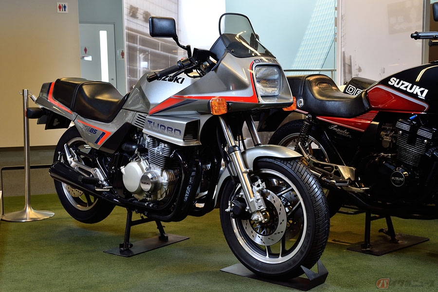 北斗の拳 登場バイクを考察 水も食料も物資もない 一九九x年 世紀末を疾走したバイクのベースモデルは バイクのニュース 自動車情報サイト 新車 中古車 Carview
