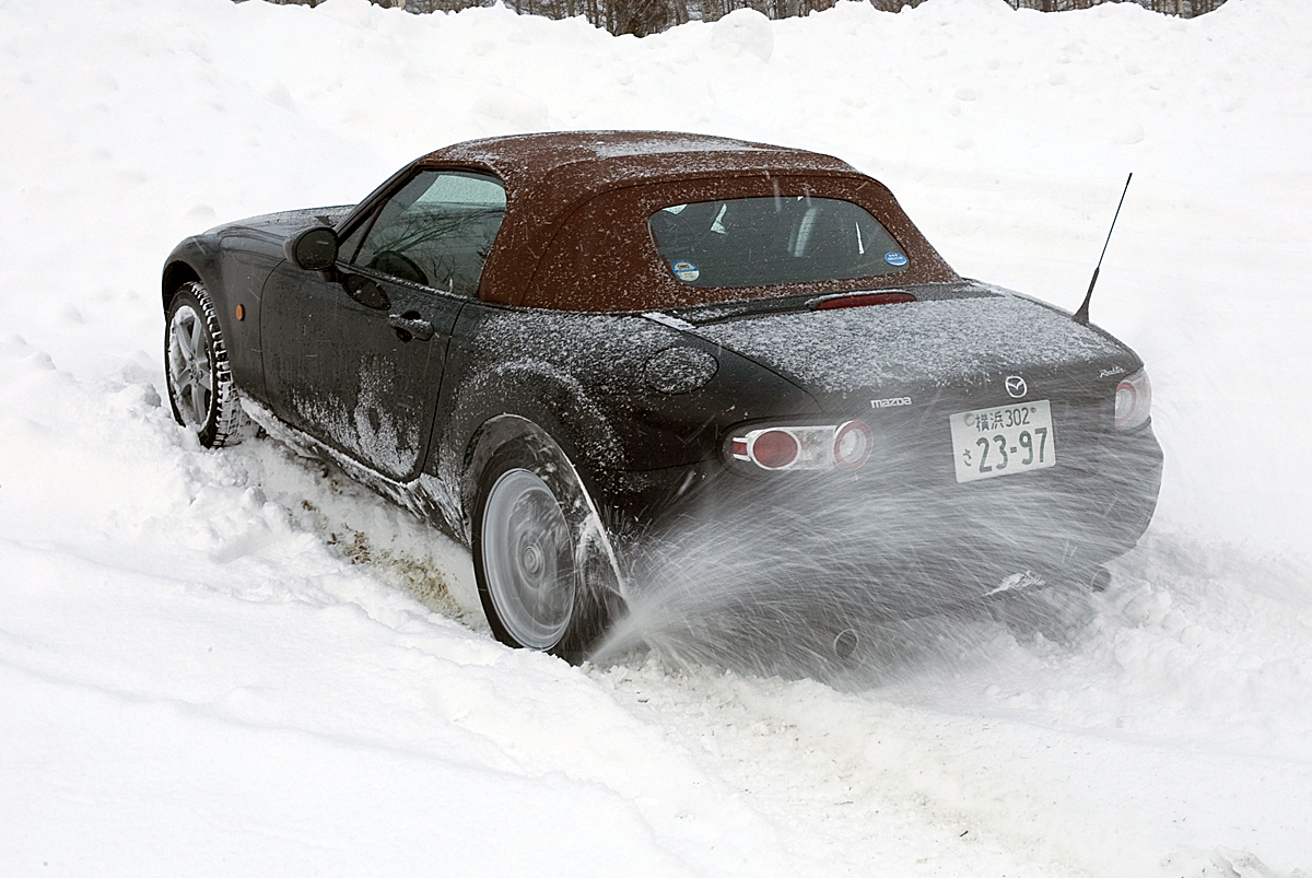 憶えておいて損はない 雪道でスタックしたときの脱出方法とは Web Cartop 自動車情報サイト 新車 中古車 Carview