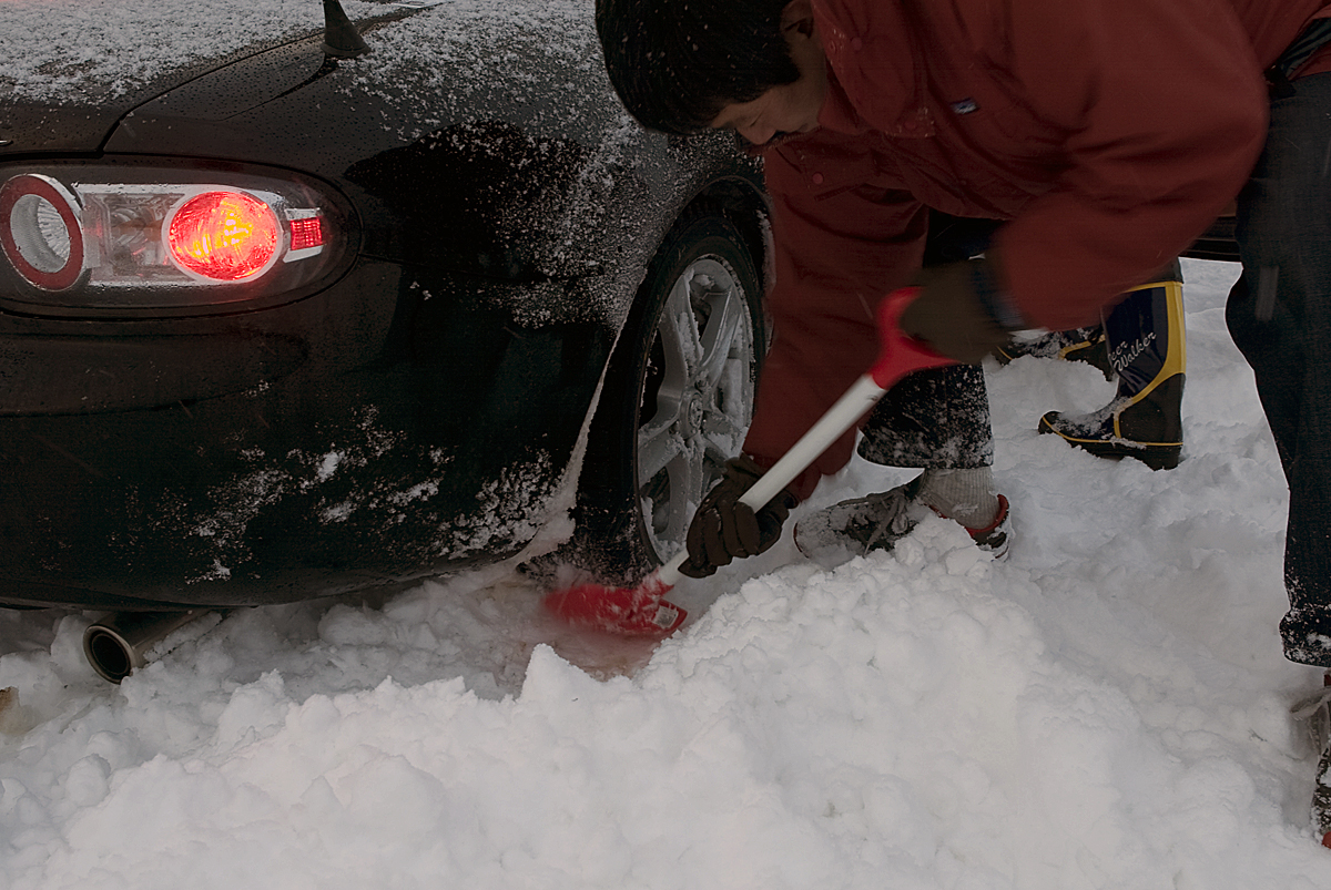 憶えておいて損はない 雪道でスタックしたときの脱出方法とは Web Cartop 自動車情報サイト 新車 中古車 Carview