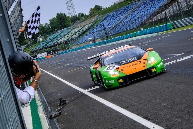 ブランパンgt第8戦 ダンプ路面のなかgrtウラカンが完勝 雨中のレース2はメルセデスamgが制す Autosport Web 自動車情報サイト 新車 中古車 Carview