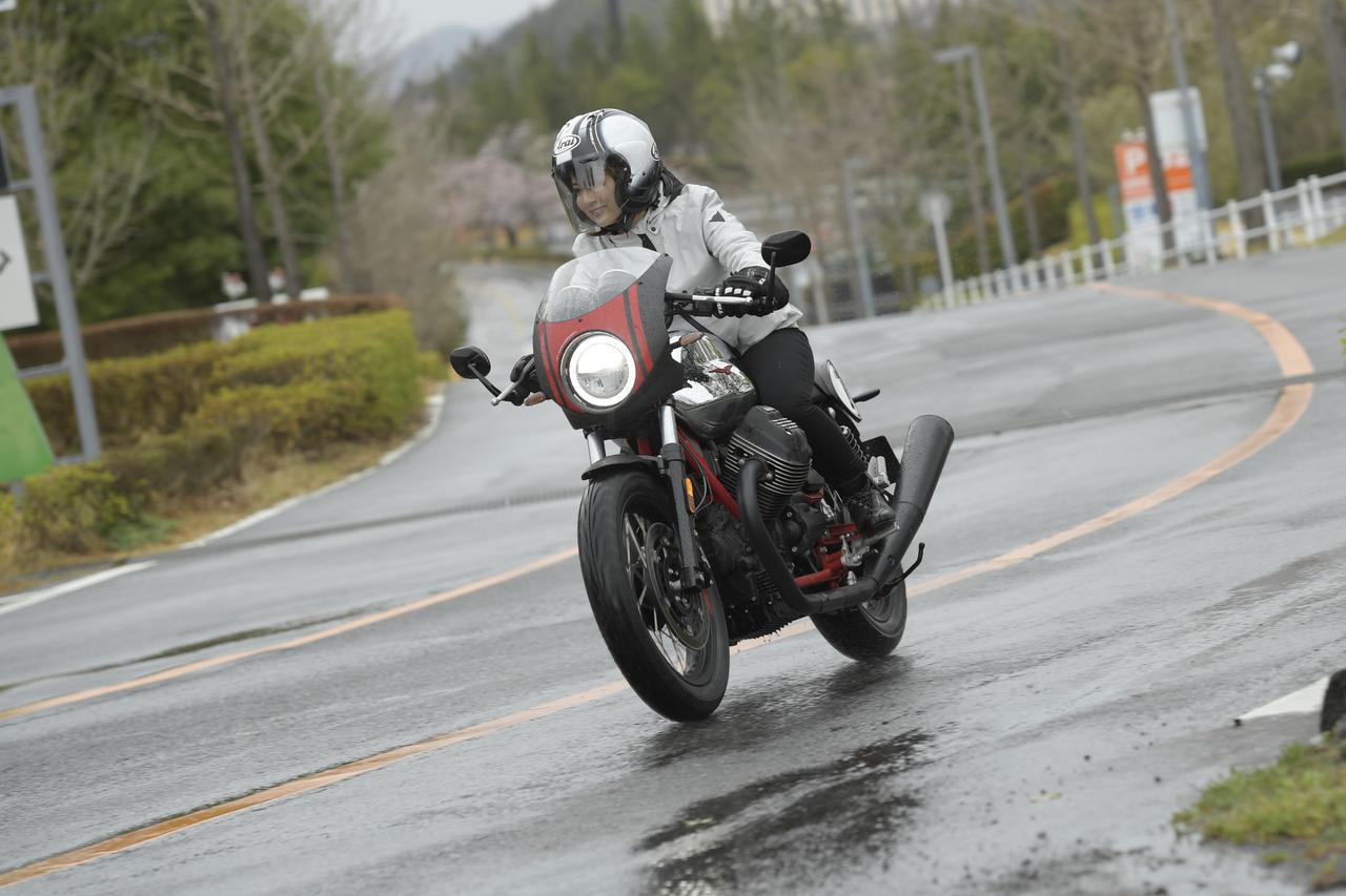 雨の日の安全な走り方とは ウエットな路面でバイクを傾けるのは本当に危険なのか 柏秀樹持論 第6回 Webオートバイ の写真 5ページ目 自動車情報サイト 新車 中古車 Carview