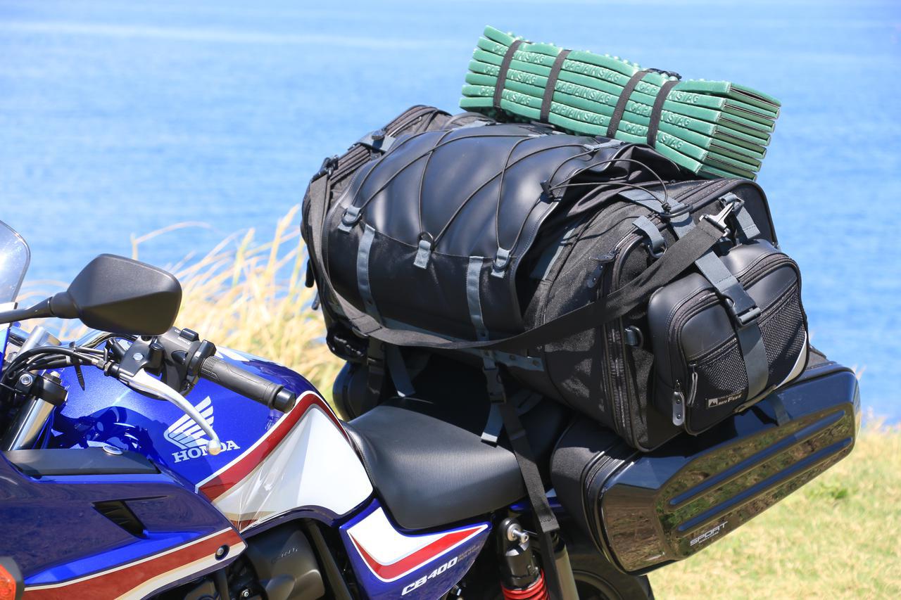 積載インプレ ホンダ Cb400 Super Four 日帰りサイズからキャンツーリング用まで4種類のバッグでパッキング テスト Webオートバイ 自動車情報サイト 新車 中古車 Carview