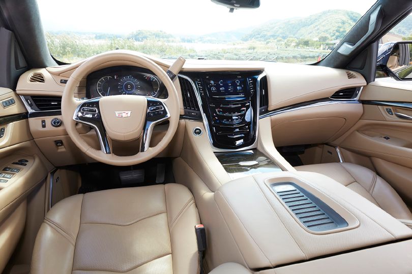 やっぱりsuvはアメ車がイイ と 思う１台だ キャデラック エスカレード試乗記 Gq Japan 自動車情報サイト 新車 中古車 Carview