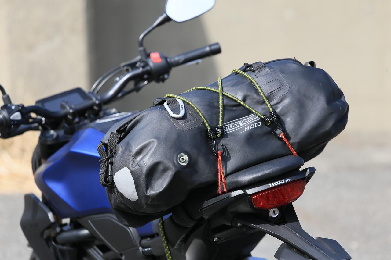 積載インプレ ホンダ Cb250r 新世代cbシリーズに共通する荷物の積みにくさを攻略する方法 Webオートバイ 自動車情報サイト 新車 中古車 Carview