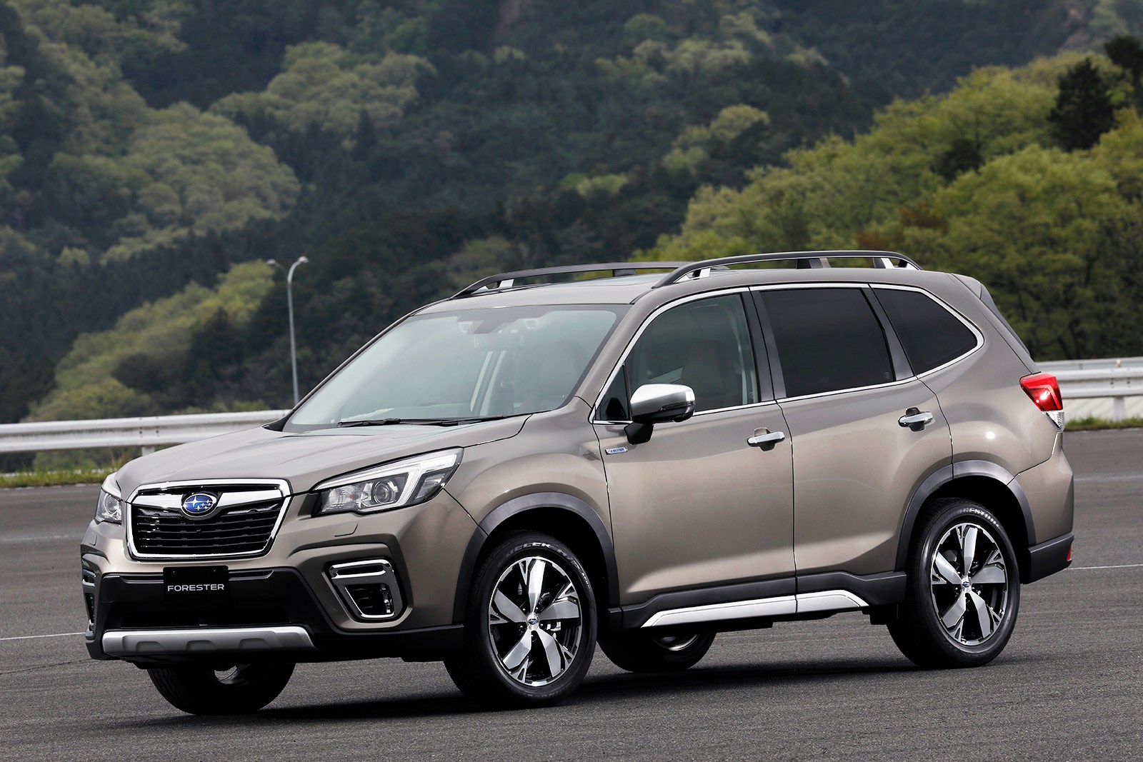 不思議 スバル新型フォレスターは2 5リッターnaエンジンより2 0リッターハイブリッドの燃費が悪い Carview 自動車情報サイト 新車 中古車 Carview