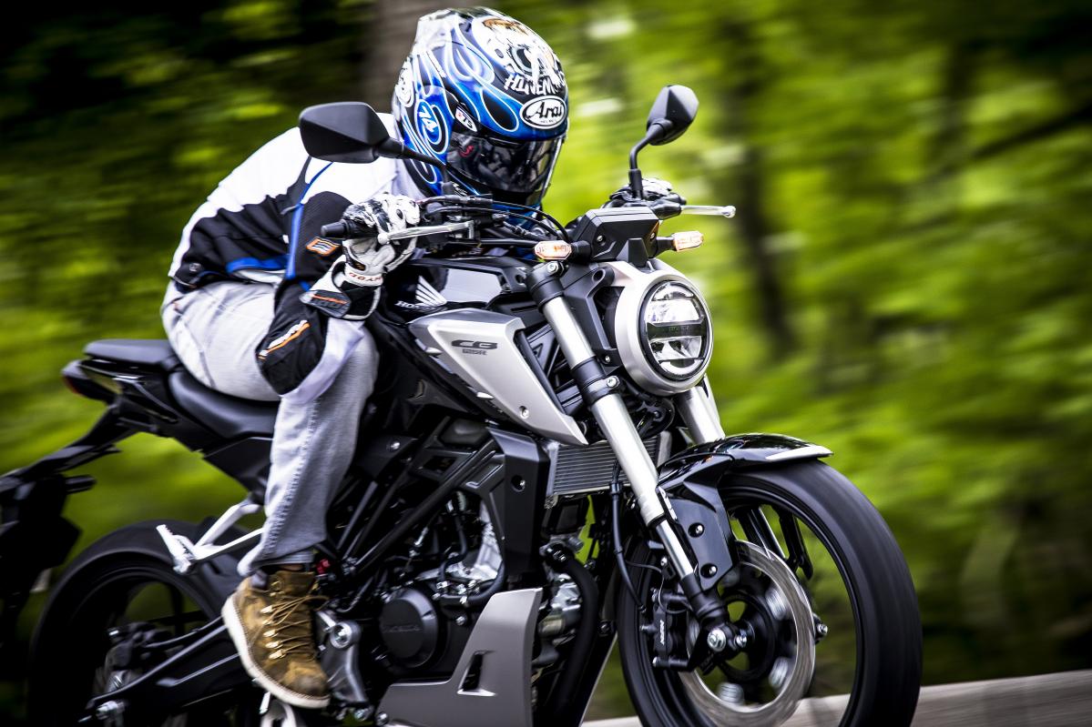 44万円は高い 安い 原付らしからぬ超本格派 Cb125r 試乗レポ ホンダ Motorfan 自動車情報サイト 新車 中古車 Carview