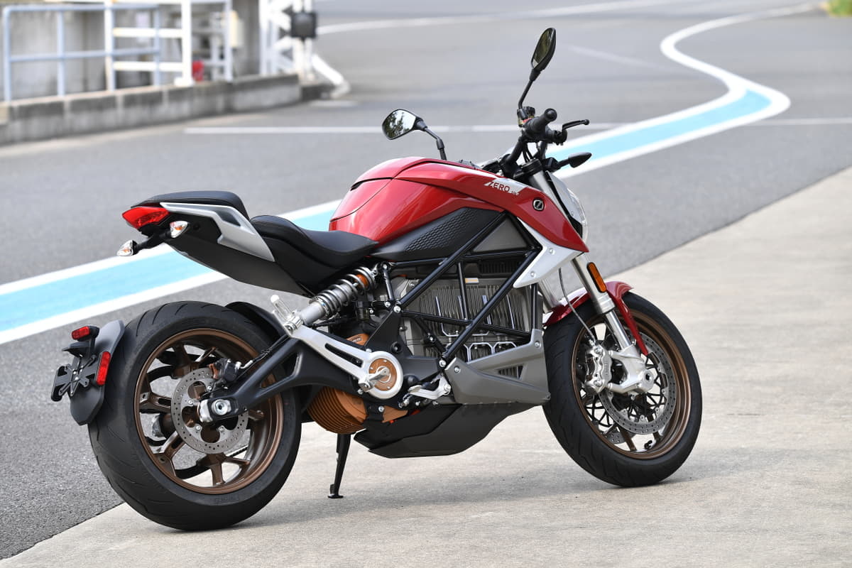 330万円の高級 電動 バイク Sr F が日本上陸 モーター出力110馬力の激速モデル Auto Messe Web 自動車情報サイト 新車 中古車 Carview
