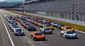 マクラーレン  過去最多53台のマクラーレンが集結。オーナーズ・イベント「McLaren TRACK DAY JAPAN 2015」を開催