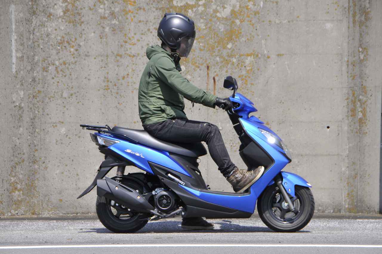 スズキでいちばん豪華な原付二種125ccスクーターの足つき性と装備って 穴が空くまでスズキを愛でる スウィッシュ 試乗インプレ 1 Webオートバイ 自動車情報サイト 新車 中古車 Carview