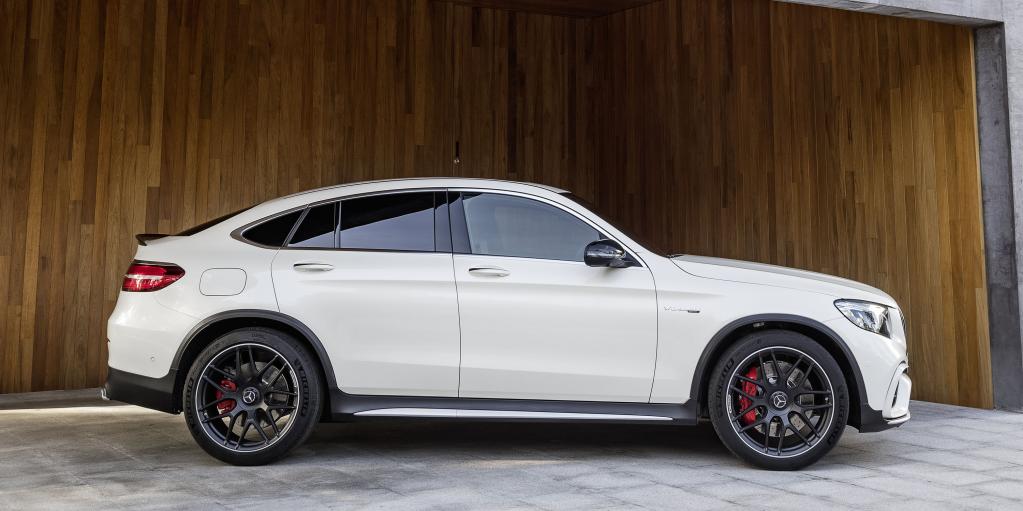 使い勝手が良いのはどっち メルセデス ベンツglcvsglcクーペ ミッドサイズsuv サイズ比較 Motorfan の写真 6ページ目 自動車情報サイト 新車 中古車 Carview