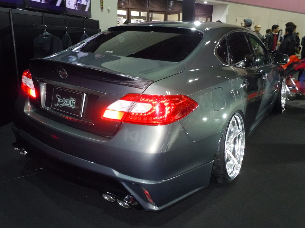 疾走感溢れるスポーティシルエットを日産y51フーガに与えるjユニット 大阪オートメッセ18 Auto Messe Web 自動車情報サイト 新車 中古車 Carview