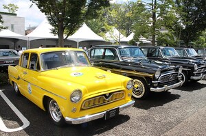 復元された約50台の歴代クラウンが集結。トヨタ店創立70周年の特別仕様車も