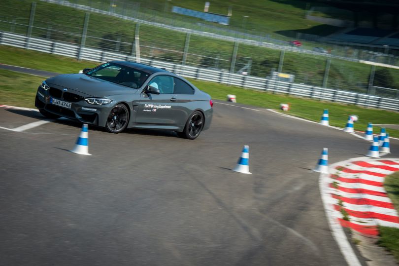 教習車はレーシングカー Bmwが開催する Bmw M Race Track Gt Training とは Gq Japan の写真 8ページ目 自動車情報サイト 新車 中古車 Carview