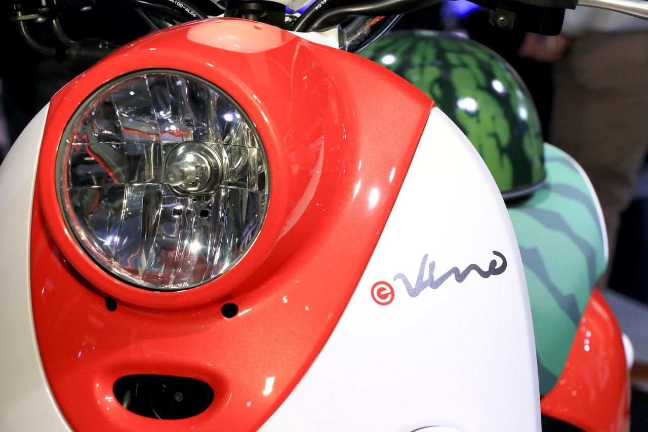 あっ、これは!? 開催2日目に現れたスイカ・カスタム「E-Vino」、さらに電動バイクの進化が止まらない！【東京モーターショー2019・ヤマハブース】