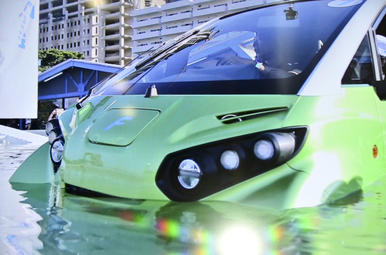 コイツ浮くぞっ 東京モーターショー19 最小回転半径1 8m 4人乗りの水陸両用の小型モビリティ Fomm One スタイルワゴン ドレスアップナビ 自動車情報サイト 新車 中古車 Carview