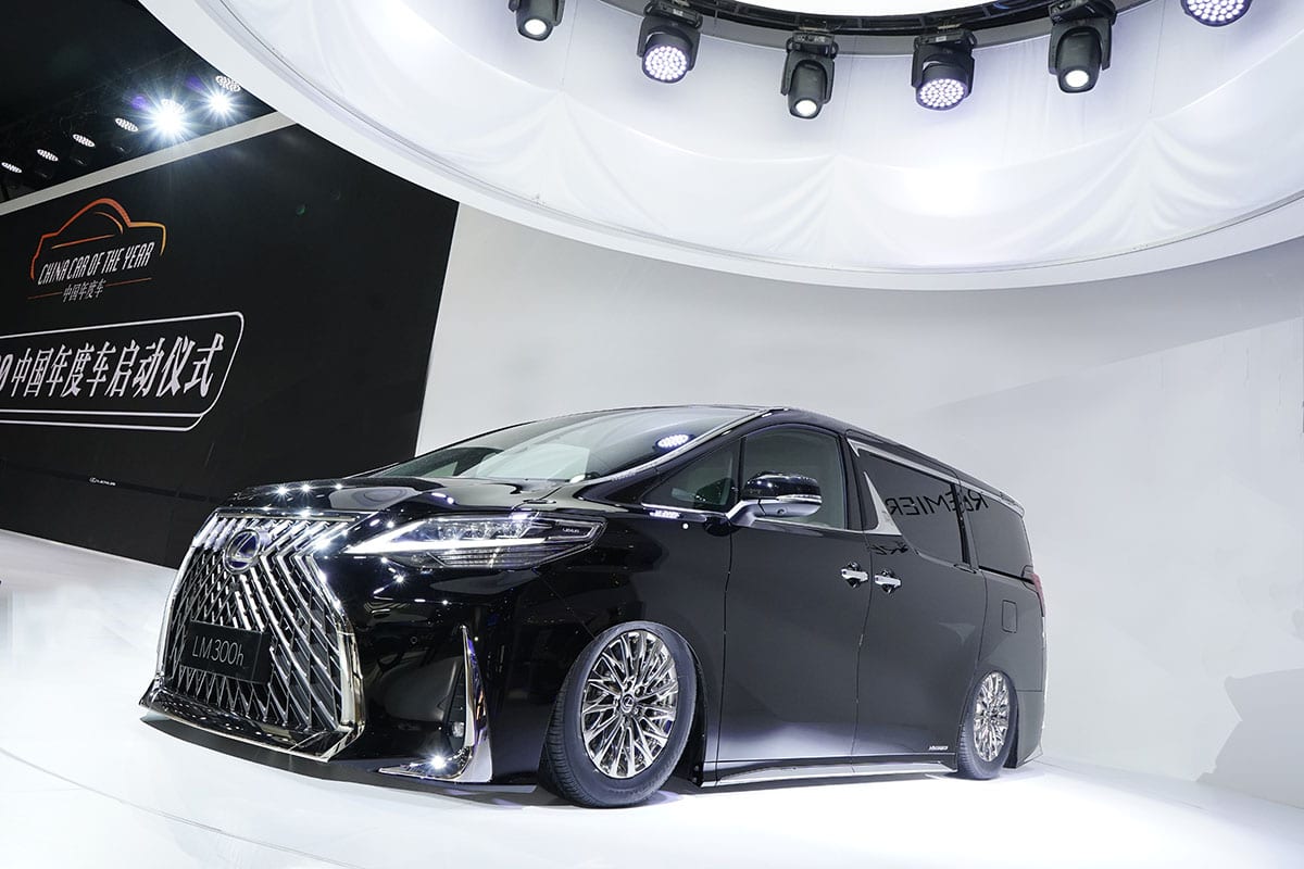 新型lmローダウンしてみた 迫力スゴっ レクサスlm妄想カスタム スタイルワゴン ドレスアップナビ 自動車情報サイト 新車 中古車 Carview