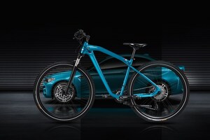 BMW、M2クーペをイメージしたロードバイクを発売