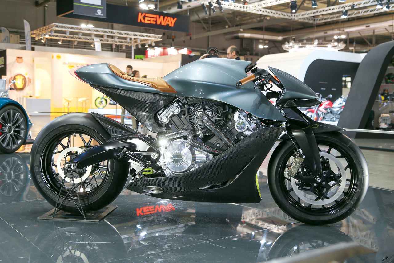 約1300万円 アストンマーティン ブラフシューペリアという夢の英国コラボで実現したプレミアム バイク Amb001 を詳解 Webオートバイ 自動車情報サイト 新車 中古車 Carview