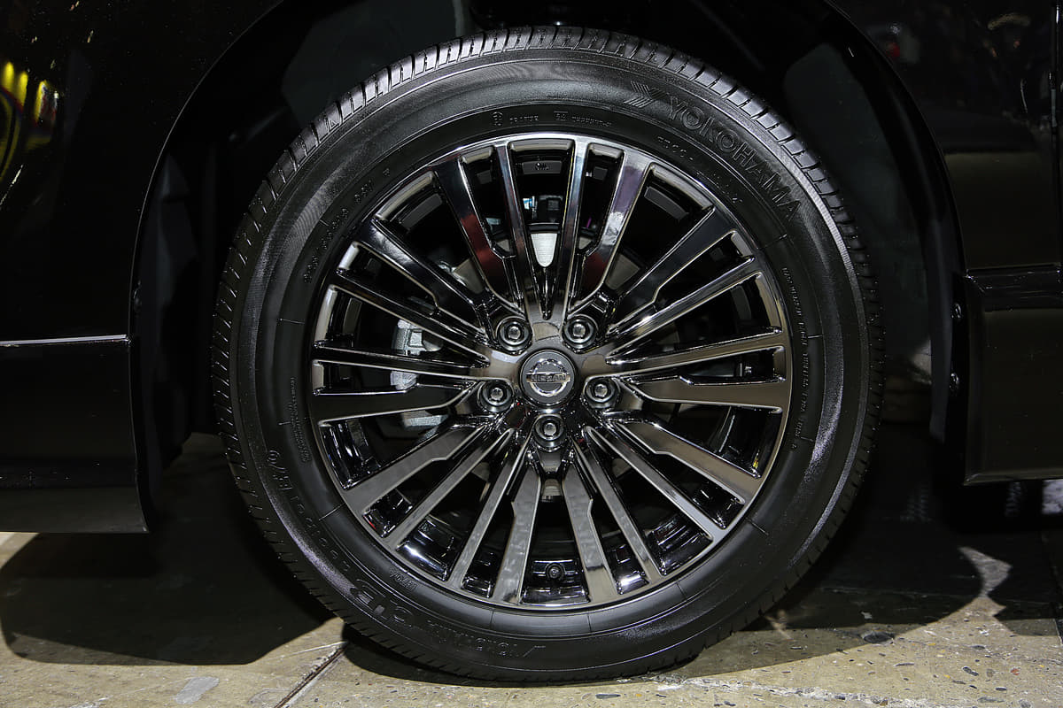 アルミホイールの クローム と スパッタリング 同じメッキ処理でも大きな違いとは Auto Messe Web 自動車情報サイト 新車 中古車 Carview