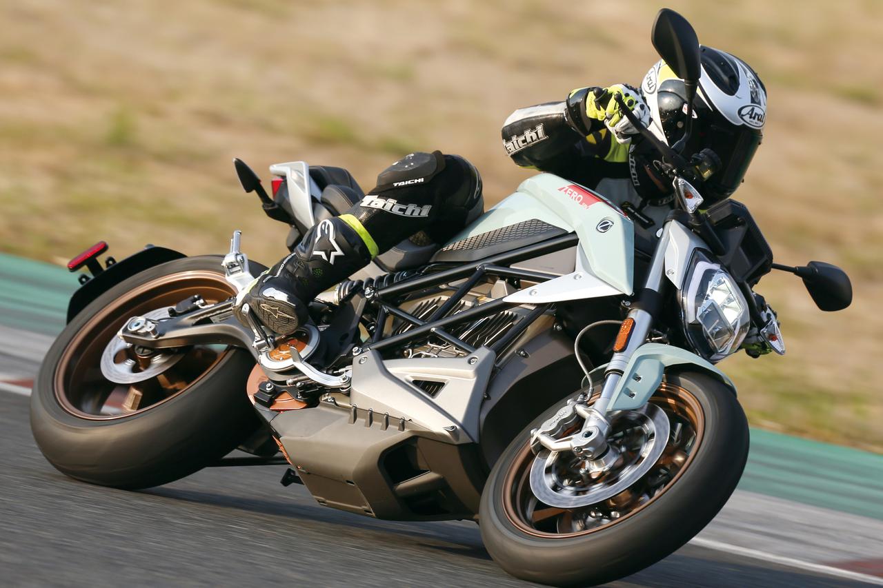 最高時速0km 電動大型スポーツバイク Zero Sr F 試乗インプレ 車両解説 年 Webオートバイ の写真 7ページ目 自動車情報サイト 新車 中古車 Carview