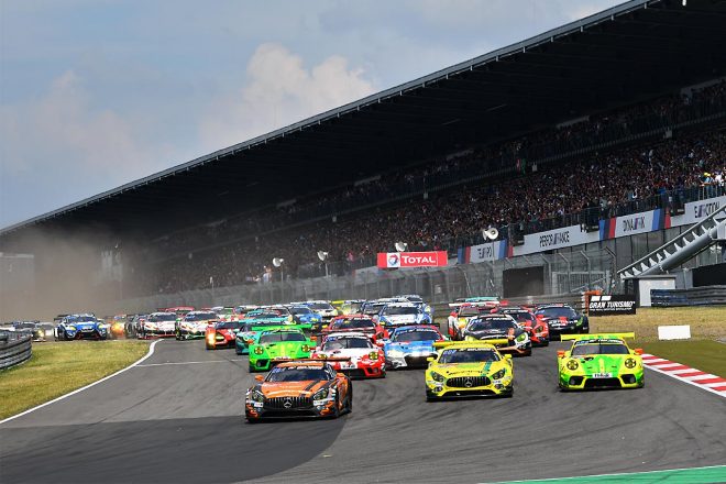 ニュルブルクリンク24時間 スタートから12時間経過 王者マンタイの911号車ポルシェがリード Autosport Web 自動車情報サイト 新車 中古車 Carview