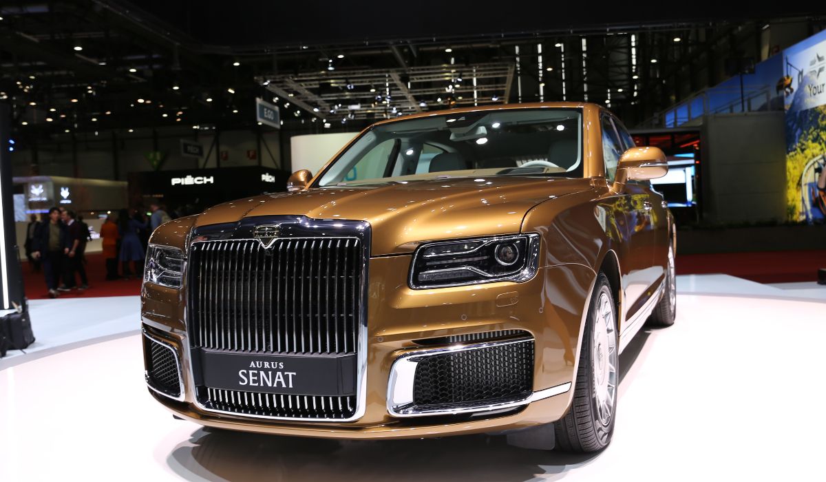ロシアがロールス ロイスを作るととこうなる ジュネーブ国際自動車ショー19リポート 第19弾 独創的なクルマたち 番外編 Gq Japan 自動車情報サイト 新車 中古車 Carview