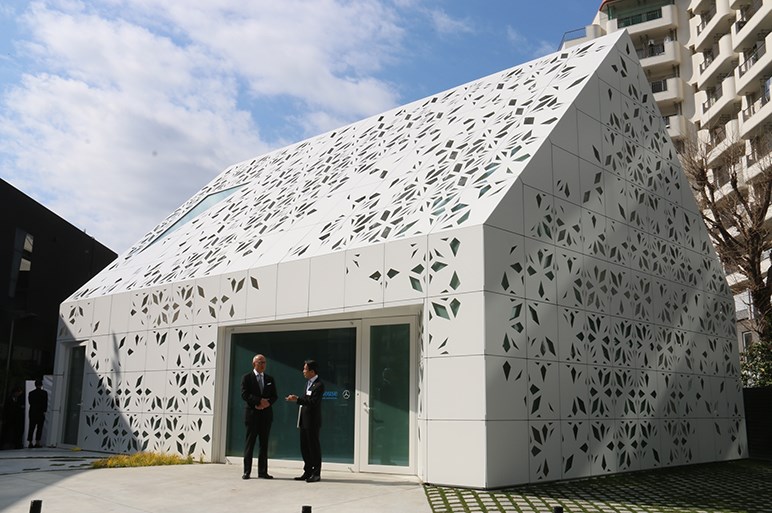 メルセデス・ベンツ日本の提案する近未来住宅「EQ House」は、ハイ！メルセデスで操作が可能