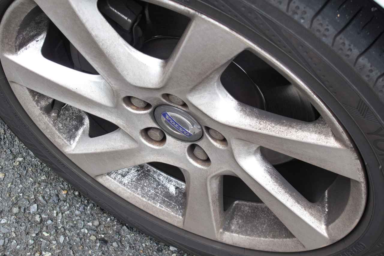 くるま問答 輸入車のホイールは なぜ真っ黒に汚れてしまうのか Webモーターマガジン 自動車情報サイト 新車 中古車 Carview