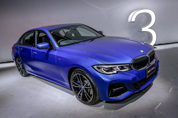 ヴォクシー ヴェゼル Bmwが超お得 いま注目のコスパ抜群 新古車 4選 ベストカーweb 自動車情報サイト 新車 中古車 Carview