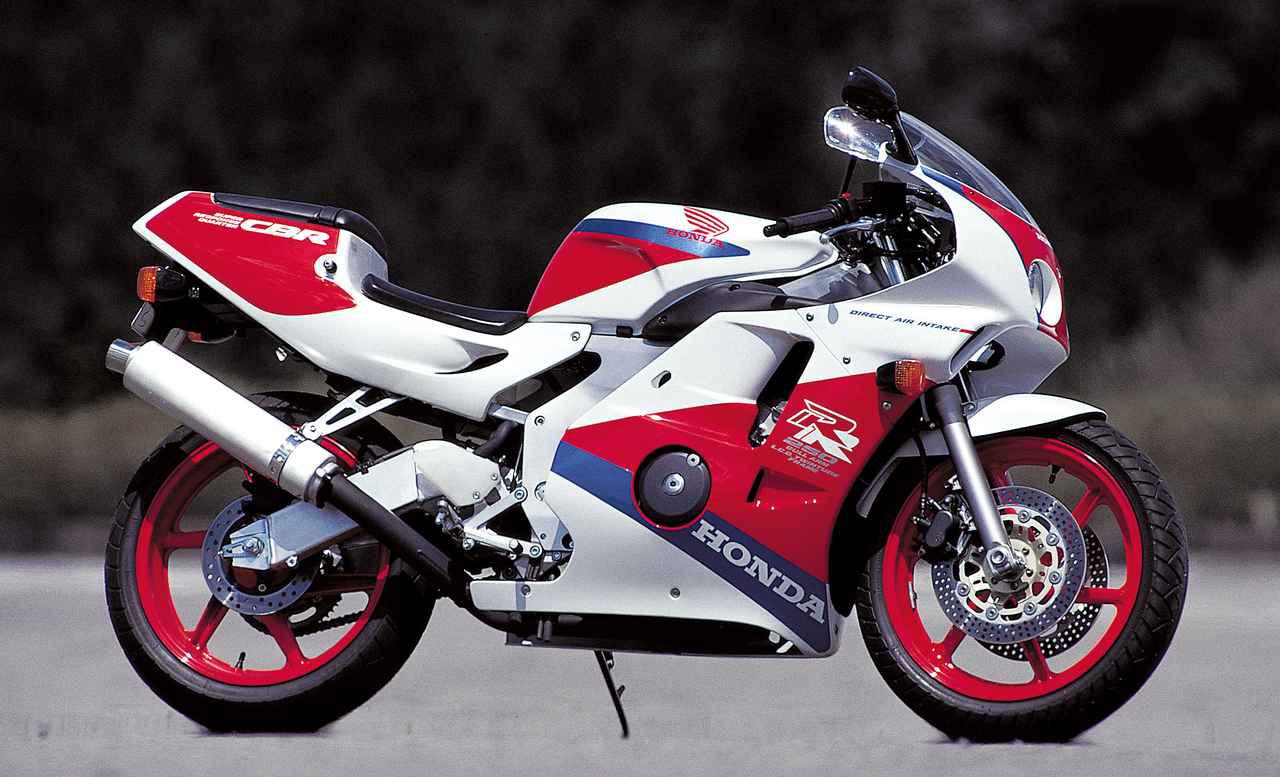 ホンダ新旧 Cbr250rr バトル 2気筒 2019年 Vs 4気筒 1990年 エンジンフィール編 Webオートバイ 自動車情報サイト 新車 中古車 Carview