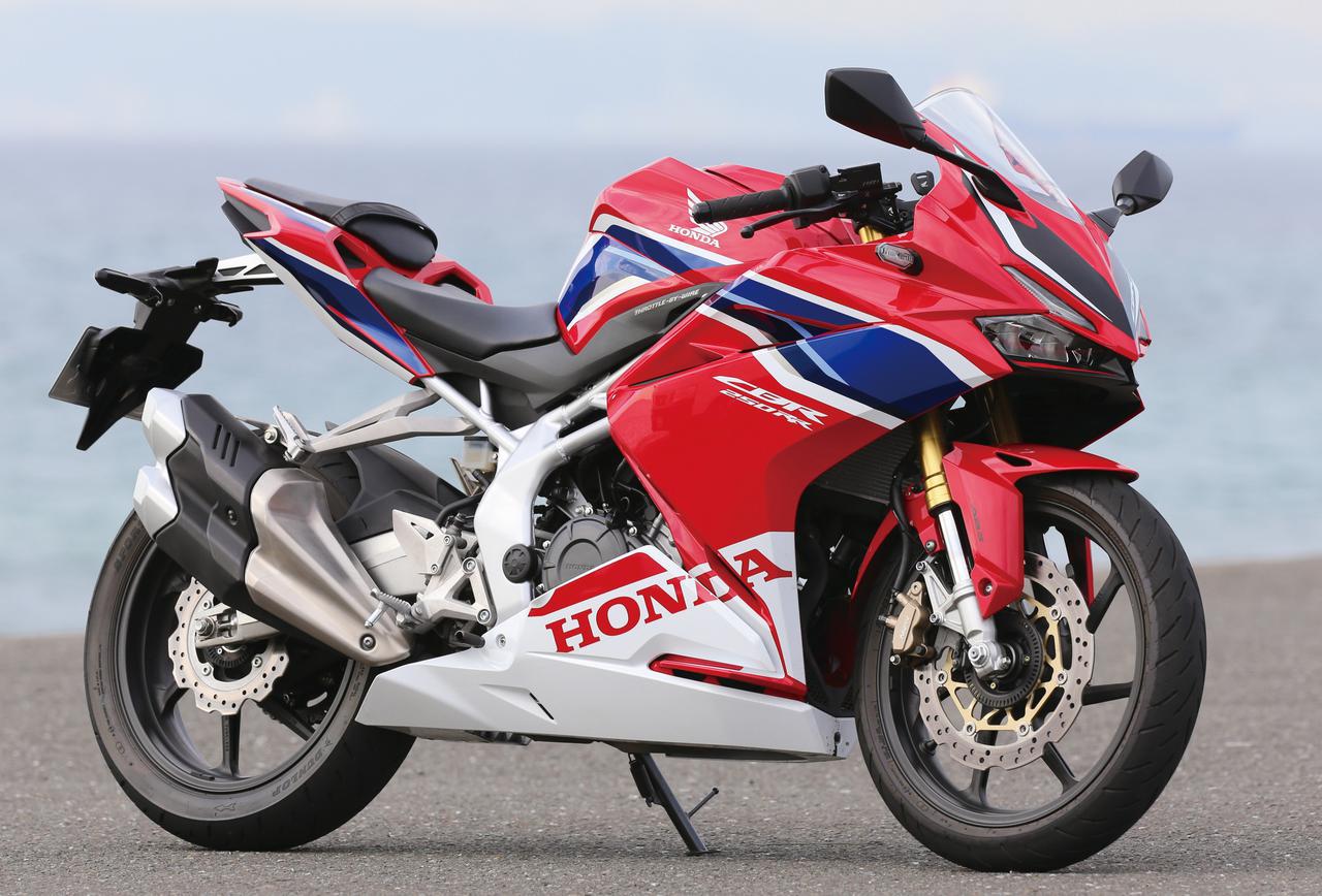 ホンダ新旧 Cbr250rr バトル 2気筒 19年 Vs 4気筒 1990年 エンジンフィール編 Webオートバイ 自動車情報サイト 新車 中古車 Carview