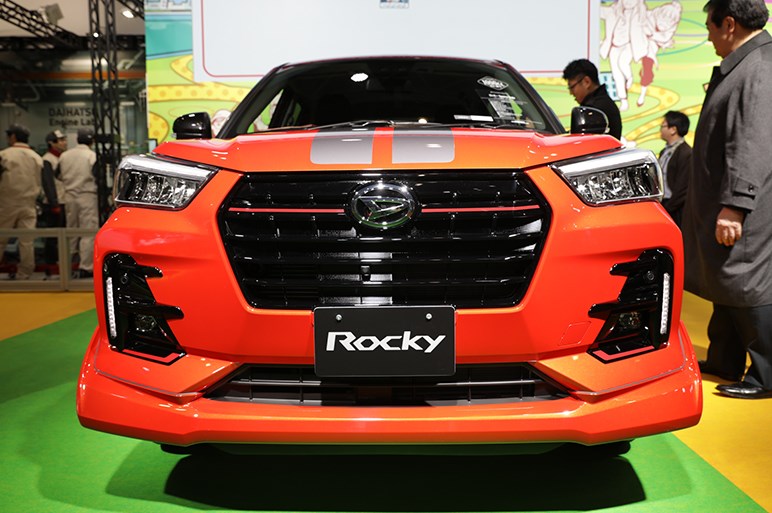 大人気のコンパクトsuv ダイハツ ロッキーのスポーティスタイルは赤がキモ 東京オートサロン Carview 自動車情報サイト 新車 中古車 Carview