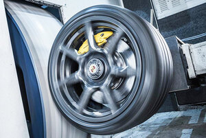 ポルシェ 911ターボSエクスクルーシブシリーズ用にブレイデッドカーボンホイールを提供