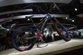 ヤマハのE-MTBにフルサス・フルスペックモデルが登場。まるでその御姿“YZ”也