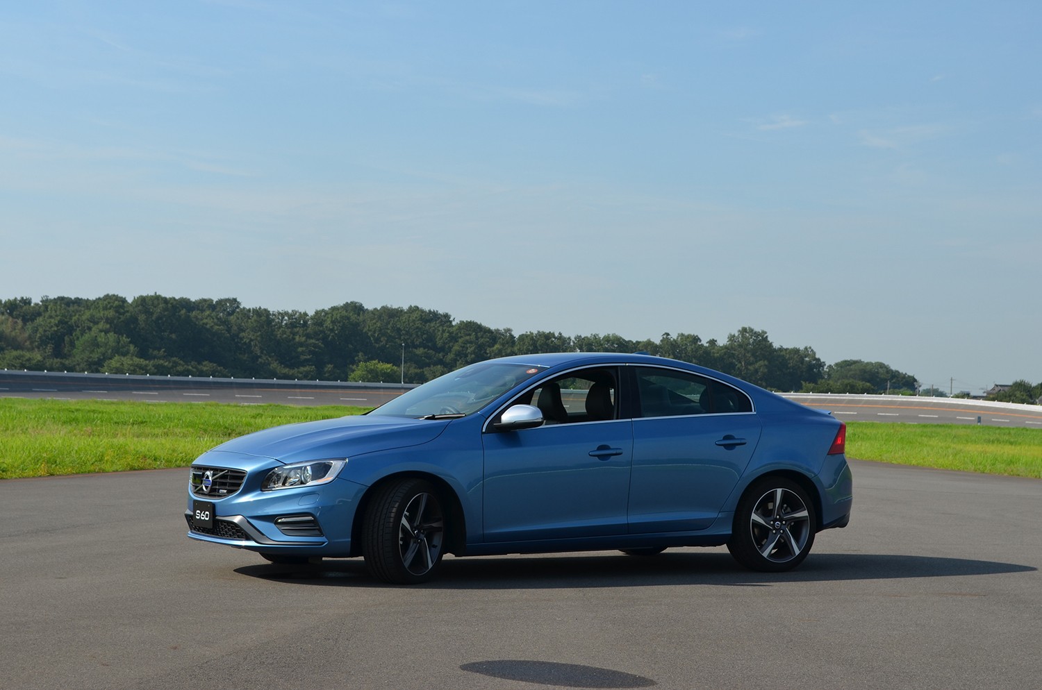 ボルボ S60 V60 T4 Rデザインに特別仕様車 充実装備でベースモデルよりもお得 Carview 自動車情報サイト 新車 中古車 Carview