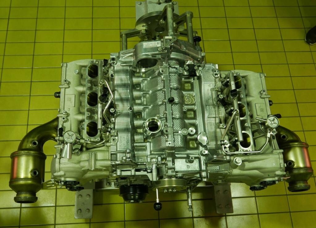ポルシェ純正エンジンディスプレイフラット6
