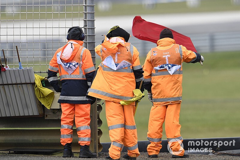 MotoGPオーストラリアGP、強風で予選が日曜午前に延期。オリベイラの転倒が契機に