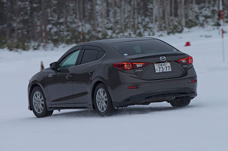 マツダ I Activ Awd 究極の狙いは Ffより燃費のいい4wd Carview 自動車情報サイト 新車 中古車 Carview