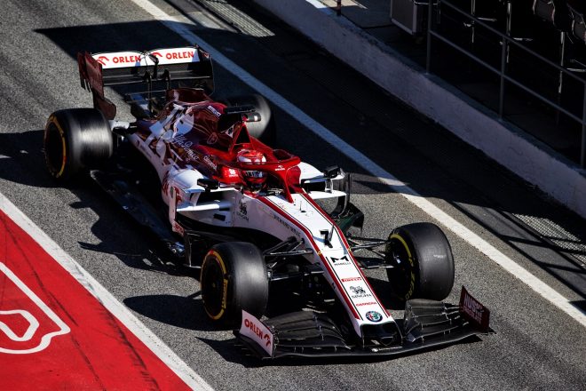 ライコネンが最速も今年初の赤旗もたらす メルセデスが革新的ステアリングシステム Das を投入 F1バルセロナテスト2日目 Autosport Web 自動車情報サイト 新車 中古車 Carview
