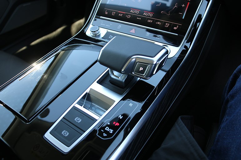 アウディa8の年モデルに新搭載されたアクティブサスの実力が垣間見えた Carview 自動車情報サイト 新車 中古車 Carview