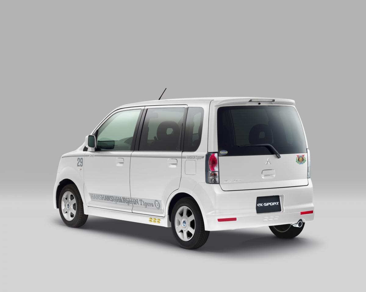 タイガースからキティちゃんまで 意外な国産コラボ自動車４選 Web Cartop 自動車情報サイト 新車 中古車 Carview