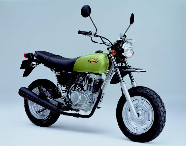 排気量を拡大した Cbr954rr や 4ミニ人気が更に加速した Ape100 がトレンドに 日本バイク100年史 Vol 078 02年 Webアルバム Webオートバイ の写真 自動車情報サイト 新車 中古車 Carview