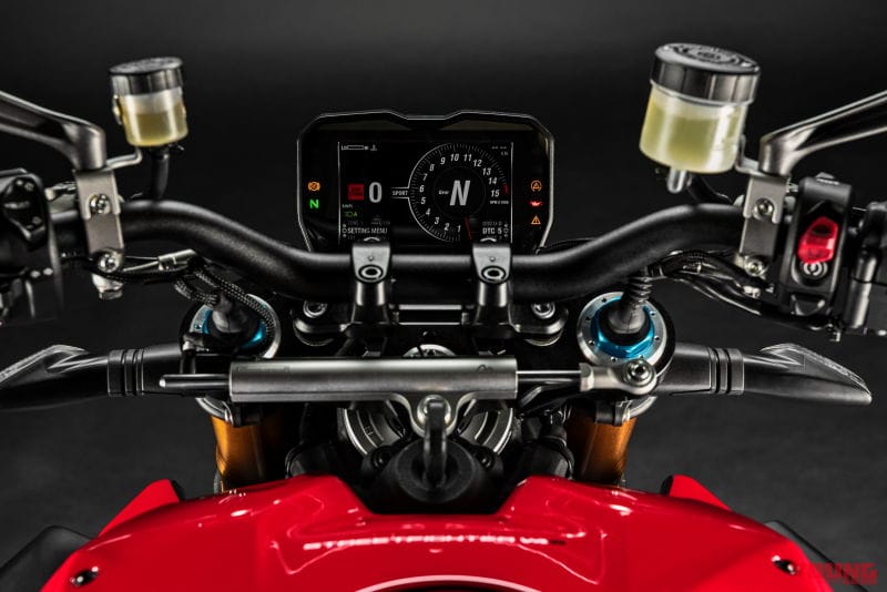 2枚羽 8馬力 178kg V4エンジン搭載のドゥカティ ストリートファイターv4 Sが正式発表 Webヤングマシン の写真 5ページ目 自動車情報サイト 新車 中古車 Carview